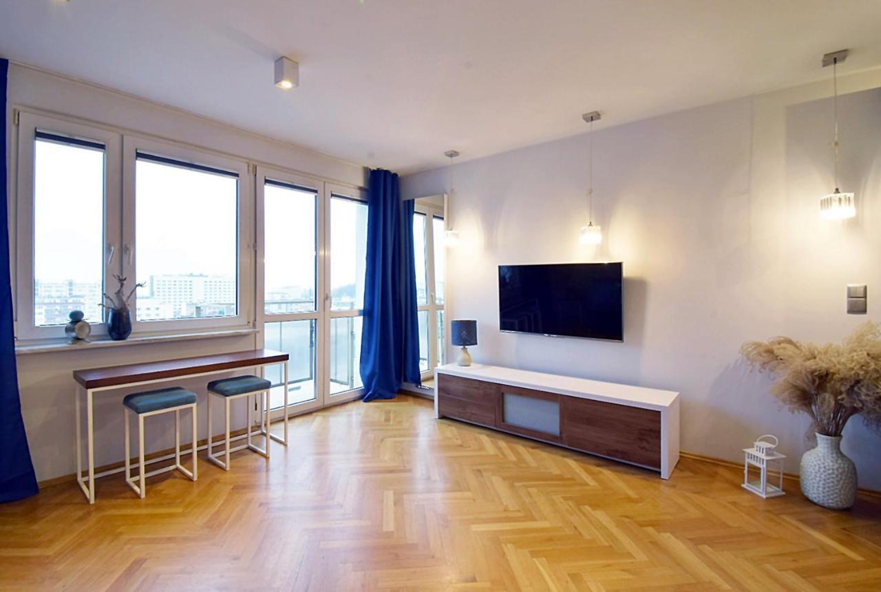 Avis - Wladyslawa 39 Gdynia